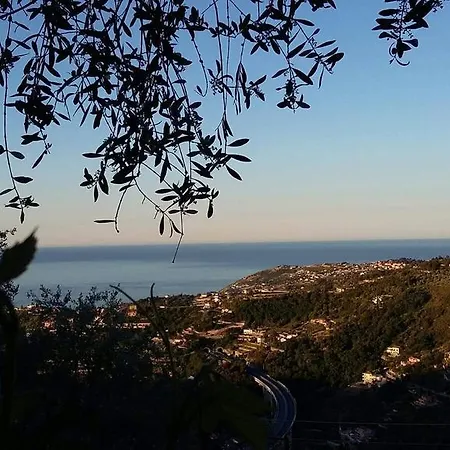 Апартаменти La Casa Di Elda Санремо